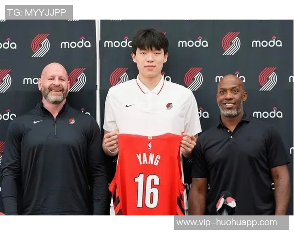 美媒批评克罗宁未引进三分射手选杨瀚森而非科沃德显慵懒无能