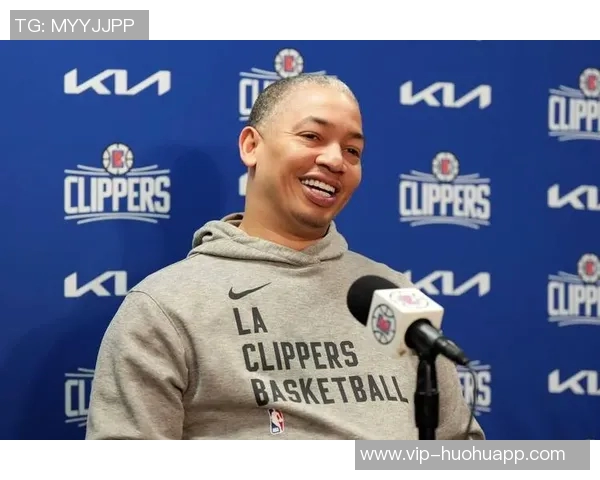 小莫呼吁卢执教应更积极转变角色不应忘记曾经的球员身份