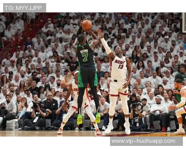 杰伦布朗全能表现15投6中斩获25分8篮板7助攻罚球命中率高达92 杰伦布朗全能表现15投6中斩获25分8篮板7助攻罚球命中率高达92